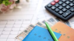 今月4月15日は年金支給日《2026年4月分から年金が増額改定》国民年金・厚生年金はいくらに？ 【2026年度に65歳になる人】多様なライフコースに応じた5つの《年金額の例》をチェック